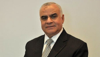 د محمود هاشم رئيس أمناء الجامعات الأوربية