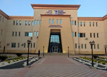 رئيس جامعة بني سويف التكنولوجية يتفقد امتحانات الكليات