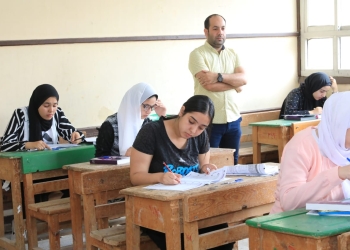 مفاجأة.. وزير التعليم: عدد كبير حصل على الدرجة النهائية بامتحان الكيمياء و 5 اَلاف تجاوزوا 95%