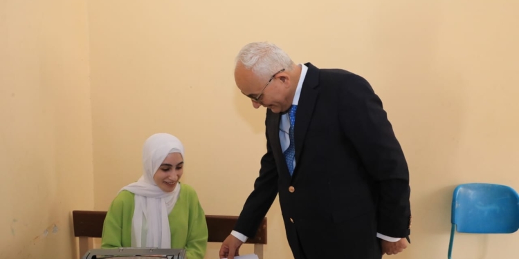 «حجازي» يتفقد امتحان اللغة العربية للثانوية العامة مكفوفين بالإسماعيلية