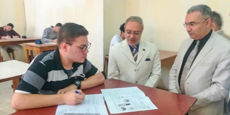 رئيس جامعة طنطا يتفقد انتظام سير العملية الامتحانية