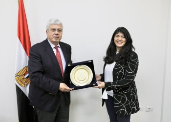 اختيار دينا سليمان ضمن أفضل 43 خبير لعلاج العمود الفقري بدون جراحة