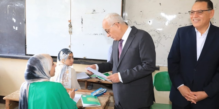 بسبب كتامتحان الثانوية العامة اليوم.. أولياء أمور مصر: شكاوى من قطعة اللغة الإنجليزية التي تتحدث عن مرض الربوابة البيانات.. مطالب عاجلة لأهالي طلاب الثانوية العامة 2023 قبل الحغرافيا والكيمياء