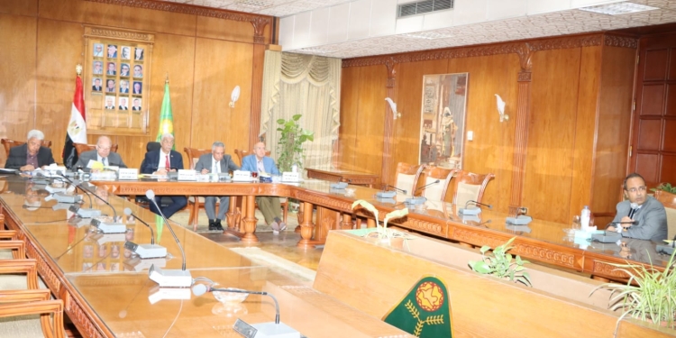 رئيس جامعة المنوفية يترأس لجنة ترشيح المتقدمين لمنصب عميد الهندسة