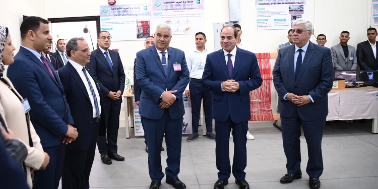 الرئيس السيسي يتفقد الجامعة التكنولوجية بمدينة برج العرب
