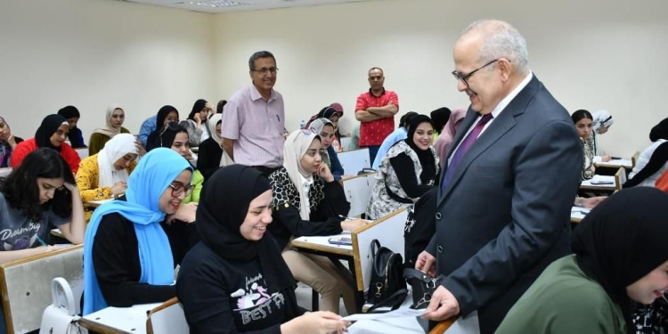 شكل ونوعية أسئلة امتحانات كليات جامعة القاهرة