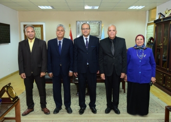 جامعة سوهاج تمنح درجة الماجستير لباحث في مجال الميكروبيولوجي