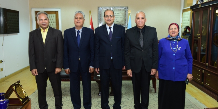 جامعة سوهاج تمنح درجة الماجستير لباحث في مجال الميكروبيولوجي