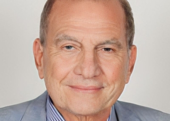 السيرة الذاتية للفائزين بجوائز الدولة