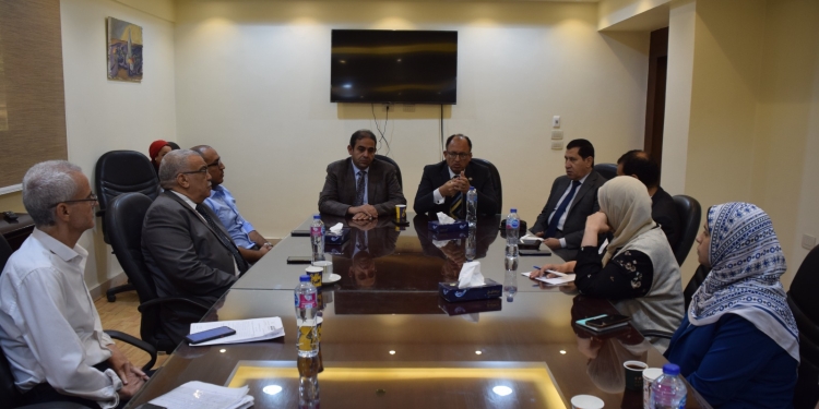 رئيس جامعة حلوان ورئيس الادارة المركزية للوافدين