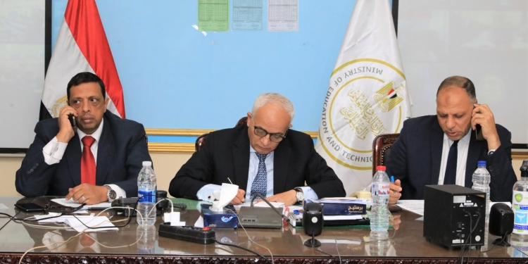 التعليم: إحالة جميع حالات ضبط الغش الالكتروني إلى النيابة العامة