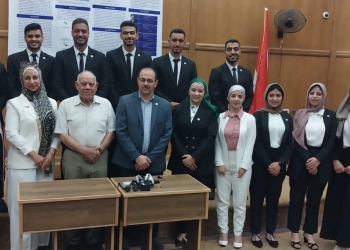 بإستخدام  الذكاء الاصطناعي.. فريق طلابي يصمم نظارة لمساعدة المكفوفين