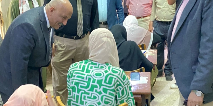 نائب رئيس جامعه الزقازيق يتفقد سير أعمال الامتحانات بكلية الزراعة