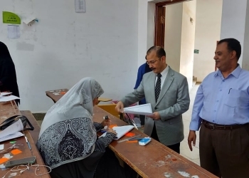 نائب رئيس جامعة بنها يتفقد الامتحانات بكلية التربية