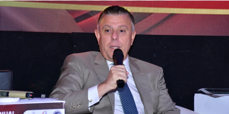 رئيس جامعة عين شمس يؤكد أهمية التركيز على الذكاء الاصطناعي بمجال الأشعة