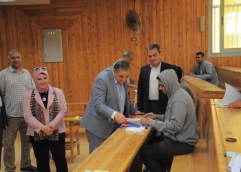 رئيس جامعة كفر الشيخ يتفقد امتحانات الترم الثاني بالكليات