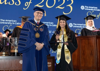 الجامعة الأمريكية بالقاهرة تحتفل بتخريج دفعات جديدة للبكالوريوس والدراسات العليا‎
