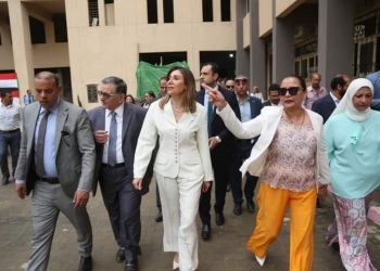 وزيرة الثقافة تفتتح مجمع الخدمات الطلابية بأكاديمية الفنون «صور»