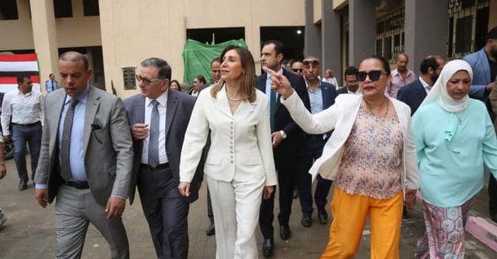 وزيرة الثقافة تفتتح مجمع الخدمات الطلابية بأكاديمية الفنون «صور»