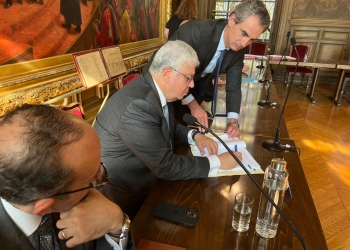 وزير التعليم العالي يوقع على صك هبة “بيت مصر” لصالح اتحاد جامعات باريس