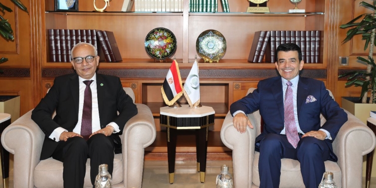 «حجازي» يلتقي المدير العام للإيسيسكو بالرباط للتعاون بمجال بناء قدرات المعلمين وتنمية مهاراتهم