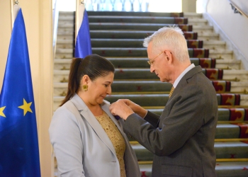 الحكومة الفرنسية تكرم الاعلامية نرمين النعماني