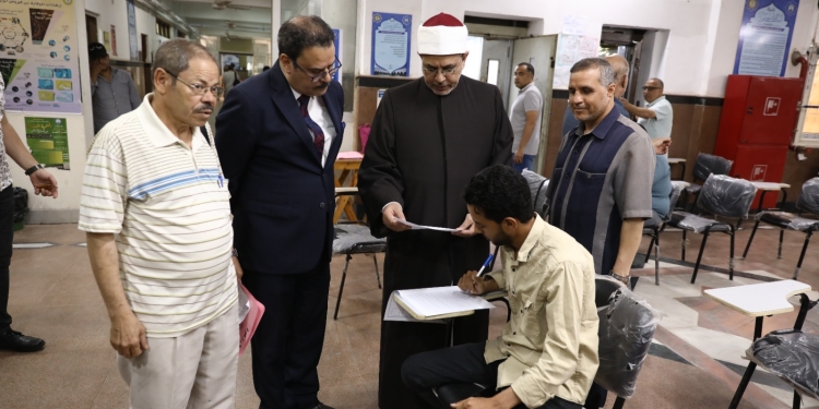 رئيس جامعة الأزهر يتفقد لجان امتحانات الفصل الدراسي الثاني بكليات قطاع الدَّراسة