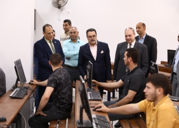 نائب رئيس جامعة الأزهر يتفقد لجان امتحانات كليتي التجارة والتربية بالقاهرة