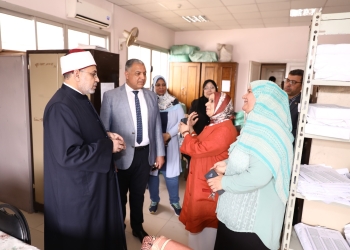 رئيس جامعة الأزهر يتفقد لجان الامتحانات والكنترولات بكلية الدراسات الإسلامية للبنات بالقاهرة
