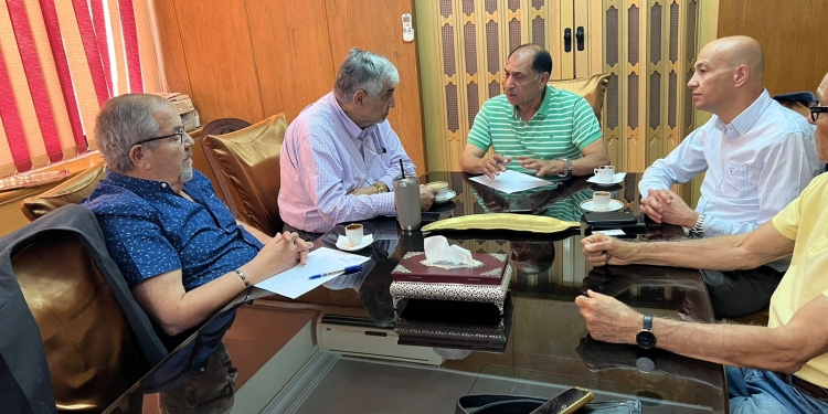 الاتحاد العام للمصريين في الخارج يلتقي بأحد العلماء في مجال الطاقة والمخلفات الصناعية والأبار