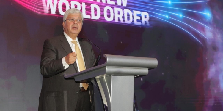 الدكتور أيمن عاشور، وزير التعليم العالي والبحث العلمي