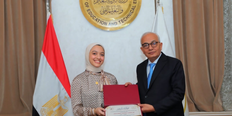 «حجازي» يوجه بإعفاء طلاب مدرسة البشائر الدولية من المصاريف الدراسية للمواد المتفوقين بها