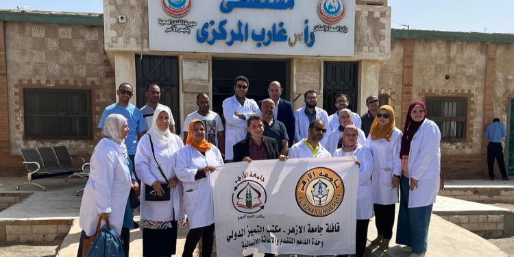 قافلة جامعة الأزهر الطبية توقع الكشف الطبي على 2000 مواطن في مدينة رأس غارب