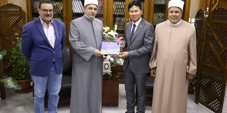 سفير سلطنة بروناي بالقاهرة يشيد بجهود الأزهر الشريف في نشر الوسطية والاعتدال في العالم