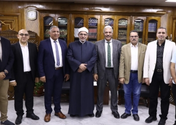 رئيس جامعة الأزهر يشيد بجهود فريق عمل قسطرة الشرايين التاجية المعقدة بطب الأزهر