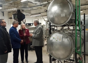 محطة بخارية هجينة بالجامعة اليابانية تعمل بالطاقة الشمسية لإنتاج الكهرباء وتحلية المياه