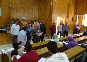 رئيس جامعة المنيا يتفقد لجان امتحانات نهاية العام الدراسي 