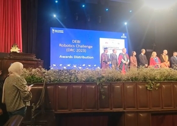 بحضور وزير الاتصالات..جامعة مصر للمعلوماتية تحتفل بالفائزين في مسابقة DEBI للروبوتات