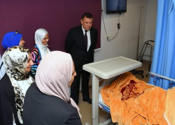 رئيس جامعة عين شمس يتفقد مستشفى طب المسنين