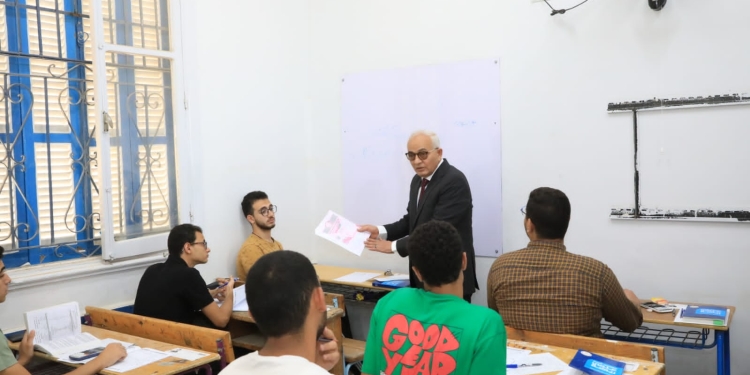 الثانوية العامة 2023.. طالب مهددًا معلم أحياء: انت مش عارف أنا ابن مين والامتحان معايا برضو