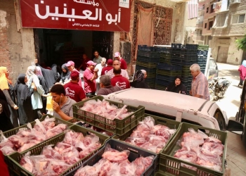 مؤسسة ابو العينين توزع 25 الف كيلو لحم على المستحقين يوميا