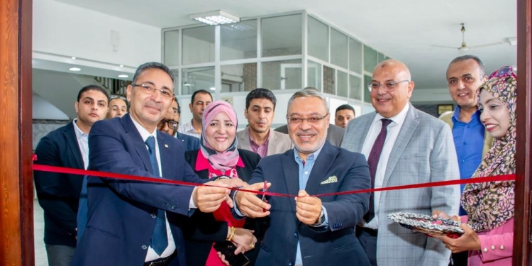 رئيس جامعة طنطا يفتتح معمل الحاسب الآلي بكلية طب الأسنان