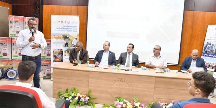 رئيس جامعة الوادي الجديد يشهد تخريج مزارعى المدارس الحقلية