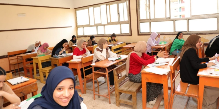 الثانوية العامة.. خبير يقدم 10 نصائح للحصول على الدرجات النهائية في علم النفس والاجتماع