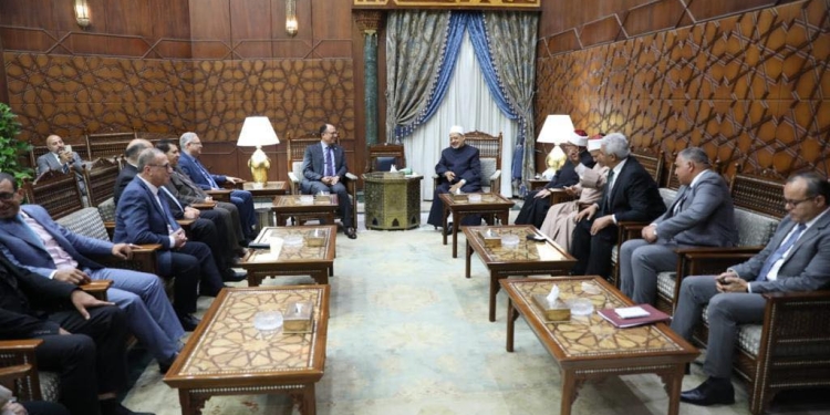 شيخ الأزهر يستقبل رئيس جامعة حلوان لبحث سبل تعزيز التعاون العلمي المشترك