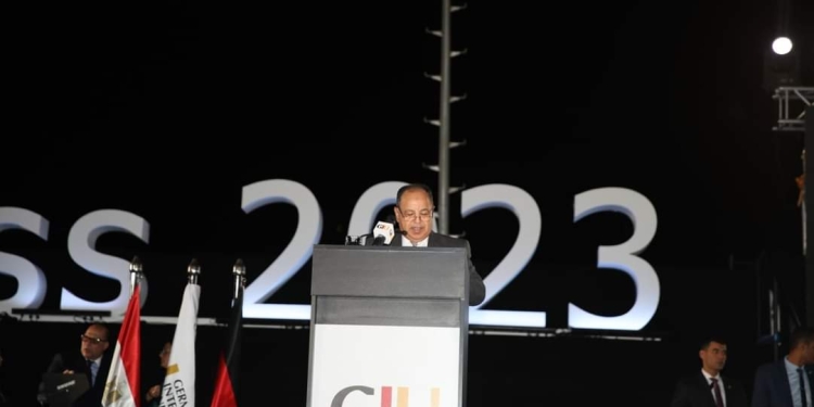 وزير المالية فى الجامعة الالمانية الولية ( تراهن على شبابنا)