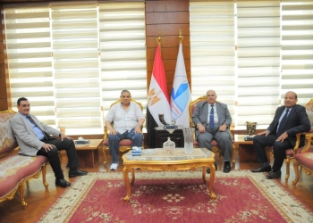 رئيس جامعة كفر الشيخ يستقبل الطنطاوي لمناقشة رسالة ماجستير