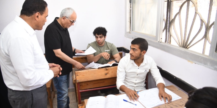 أمهات مصر: فيزياء الثانوية العامة 2023 أسهل من الكيمياء والتاريخ به أسئلة صعبة وغير مباشرة