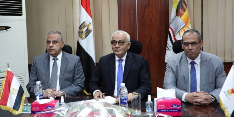 بسبب التفاضل .. إحالة رئيس اللجنة ومراقب أول اللجنة بمدرسة بالزقازيق للتحقيق