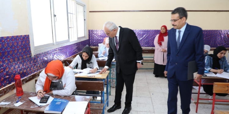 الثانوية العامة 2023.. أولياء أمور مصر: امتحان الأحياء شهد أسئلة جدلية وشكاوى من صعوبة المنطق